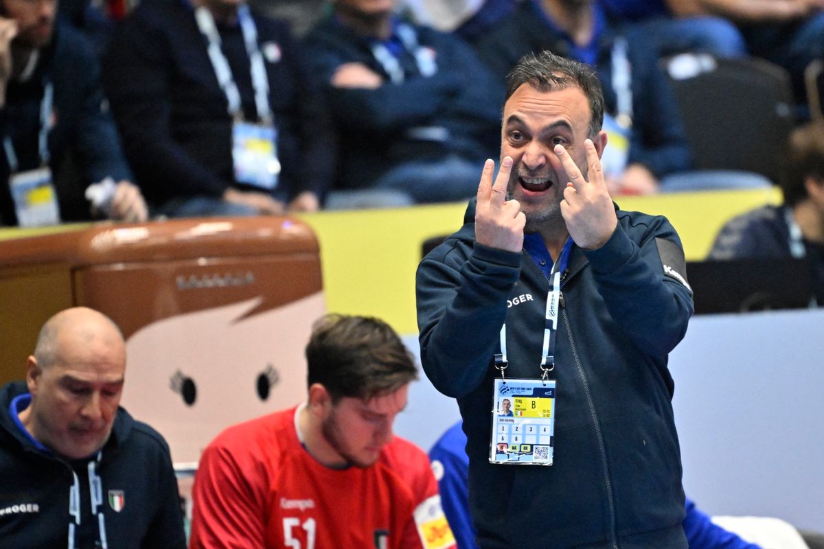 Italy's coach Bob Hanning gestures during the men's EHF Euro 2026 preliminary round group F handball match Italy v Hungary in Kristianstad, Sweden, on January 18, 2026. (Photo by Johan Nilsson/TT / TT NEWS AGENCY / AFP) / Sweden OUT