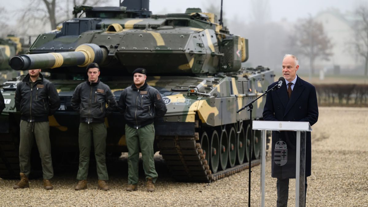 Szalay-Bobrovniczky Kristóf honvédelmi miniszter (Fotó: MTI/Vasvári Tamás)