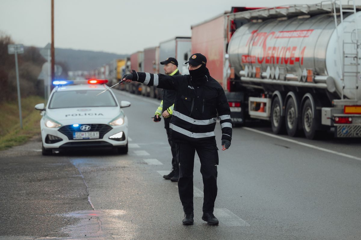A hamis anyakönyvekkel a határon is átléphettek a hadköteles férfiak