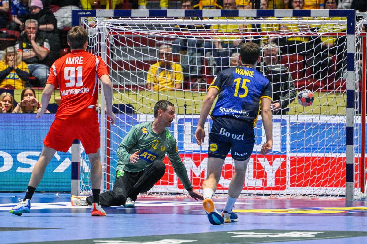 Malmö, 2026. január 27.
Imre Bence (b) gólt dob a dán-norvég-svéd közös rendezésű férfi kézilabda-Európa-bajnokság középdöntőjének 3. fordulójában, a II. csoportban játszott Svédország - Magyarország mérkőzésen a svédországi Malmö Arénában 2026. január 27-én. A végeredmény 32-32.
MTI/Hegedüs Róbert