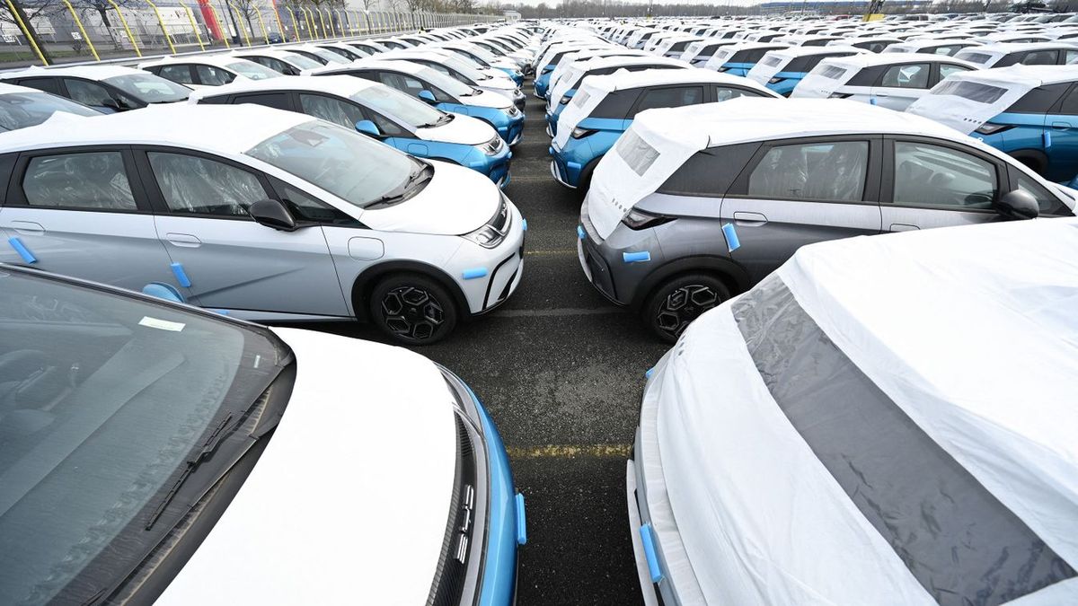 Több millió autó rekedt a kereskedésekben, most nagy kedvezményeket ígérnek