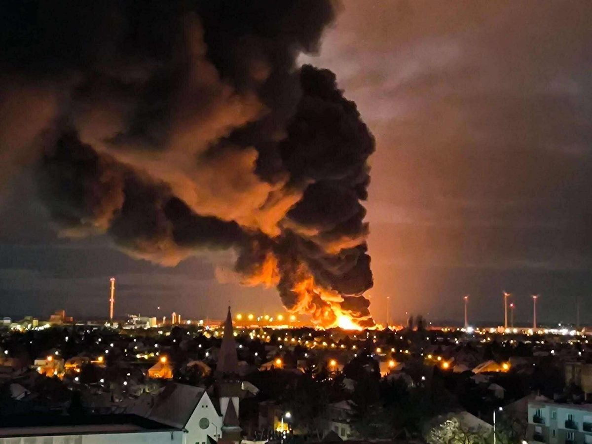 Szilveszter éjszaka tűz ütött ki az UFM gyárnál Mosonmagyaróváron