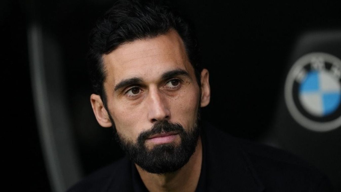 Álvaro Arbeloa nem kér a Real Madrid-szurkolók füttykoncertjéből Alvaro Arbeloa head coach of Real Madrid sitting on the bench prior the LaLiga EA Sports match between Real Madrid CF and Levante UD at Estadio Santiago Bernabeu on January 17, 2026 in Madri