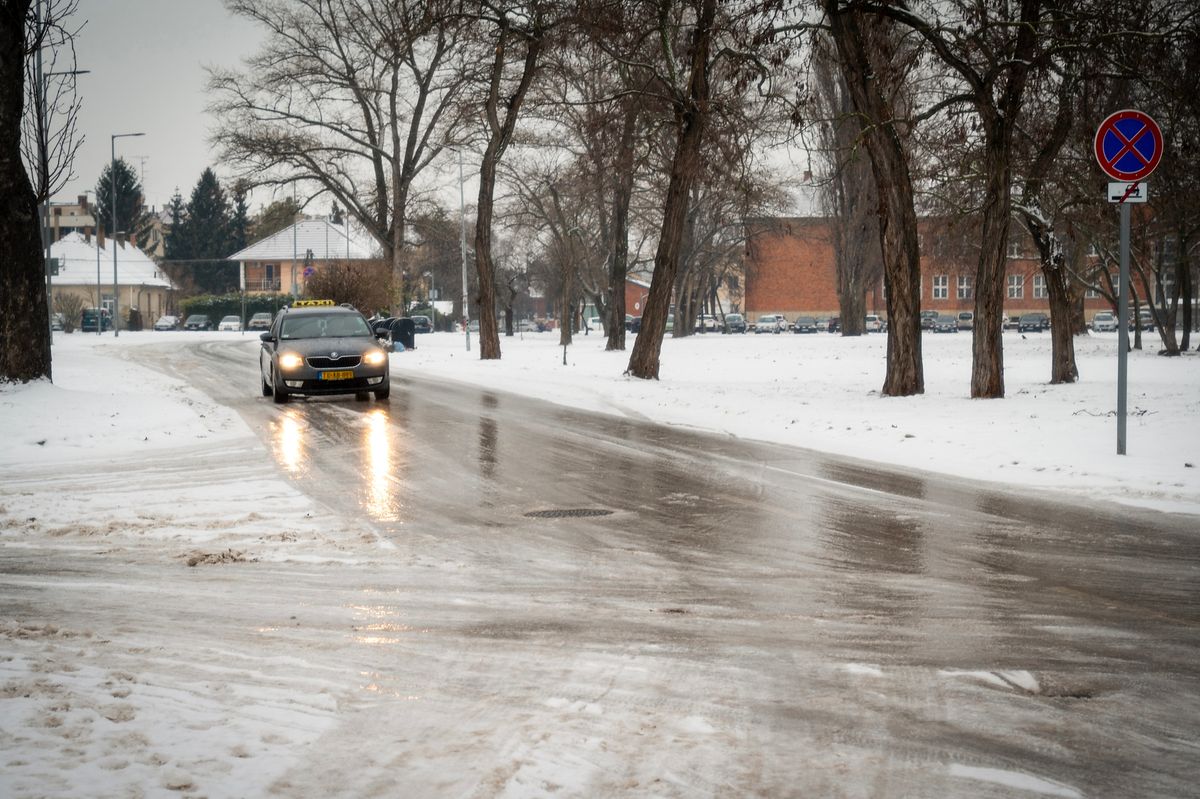 Nincs még vége a zord időjárásnak (Fotó: Krizsán Csaba / MTI Fotószerkesztõség)