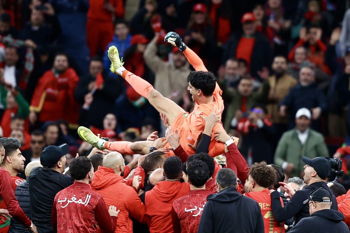 Jaszin Bunu, Marokkó hőse a levegőben a Nigéria elleni tizenegyespárbaj után, a rendező Szenegál és a búcsúzó Sadio Mané ellen döntőzik az ANK-n