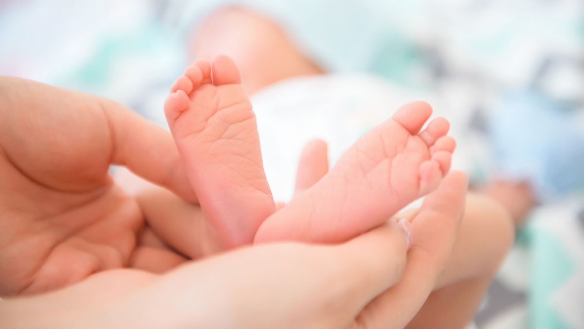 Nem bízta a véletlenre: pontban éjfélkor született 2026 első babája