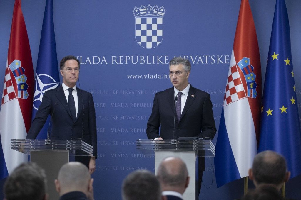 Mark Rutte NATO-főtitkár zágrábi látogatásán kiemelte, hogy Ukrajna biztonsága a NATO biztonságával azonos, és szerinte Ukrajna jövőbeli csatlakozása „már visszafordíthatatlan” (Fotó: STIPE MAJIC / ANADOLU)