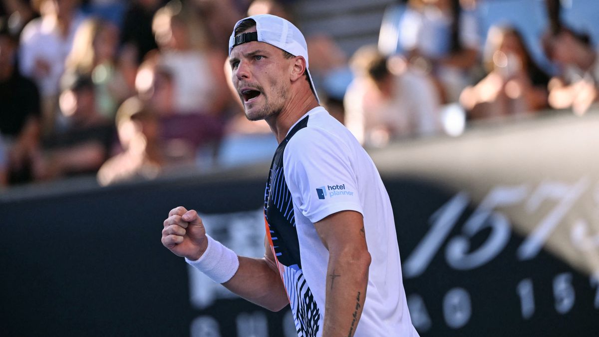 Összeesett egy labdaszedő, Fucsovics győzelemmel kezdett az Australian Openen