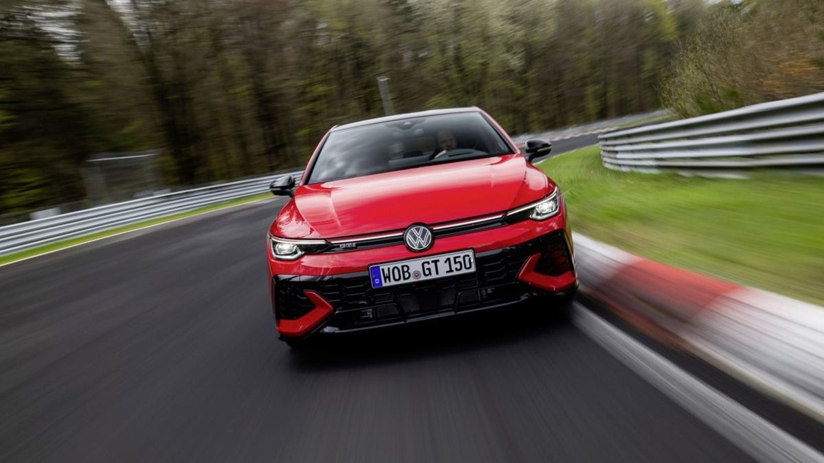 Már itthon is rendelhető minden idők legdrágább és leggyorsabb Volkswagen Golfja