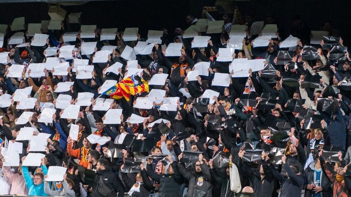 Az idegenbeli vereség után szurkolók támadtak rá a csapatot szállító buszra