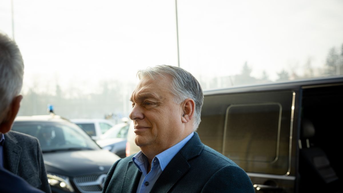 Kiderült mit hallgat vezetés közben Orbán Viktor
