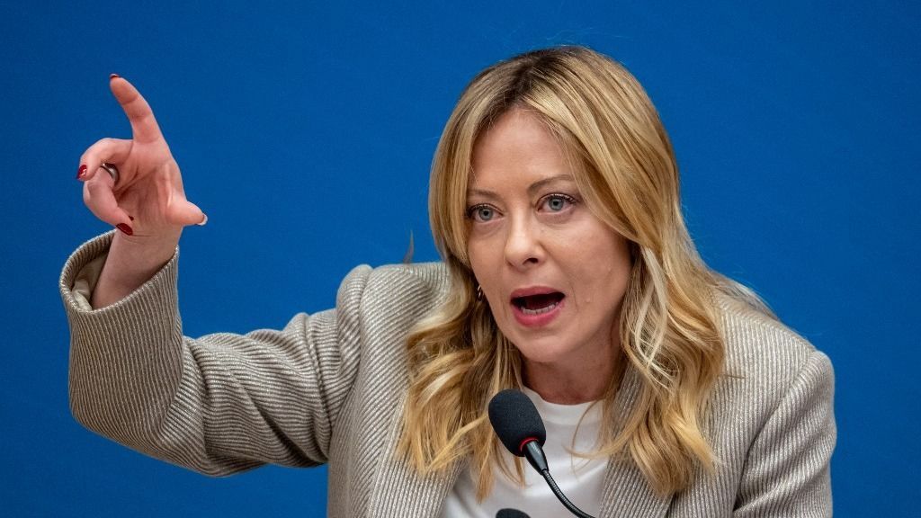 Meloni kormánya szigorít: kiutasítás is jöhet a migráns bűnbandák tagjainak