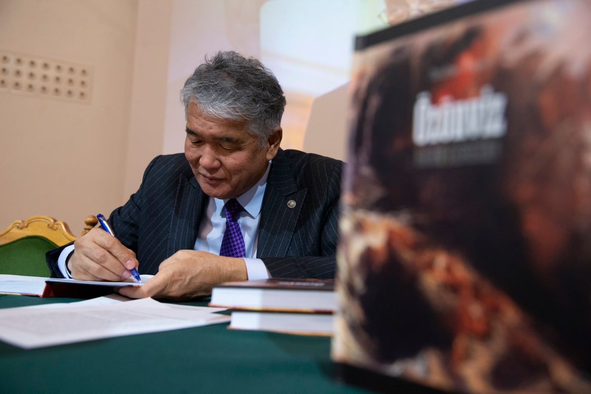 Szultan RajevSultan Rraev, a TURKSOY főtitkára, Özönvíz című kötetének bemutatása a Lakitelek Népfőiskola, Hungarikum LigetKölcsey Házában.