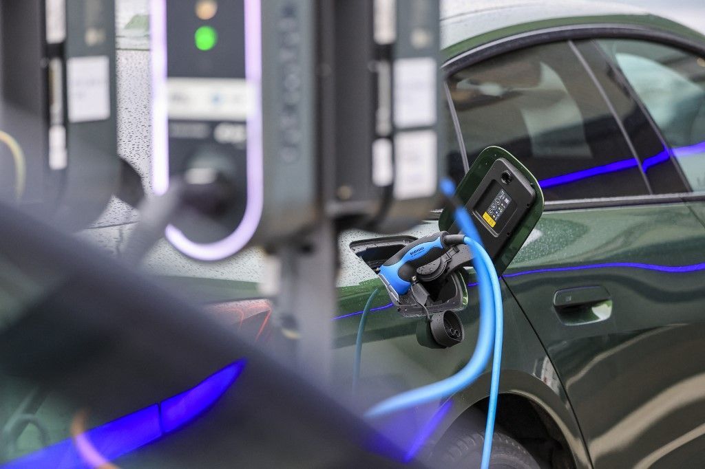 Az elektromos autót vásárlók támogatásával próbálja lélegezetőgépen tartani a csődhullám sújtotta gazdaságát Németország. / Fotó: dpa Picture-Alliance via AFP