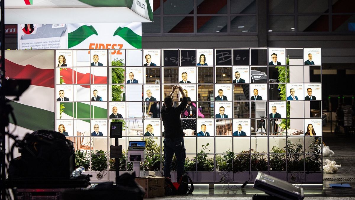 Nagyot fog szólni – Orbán Viktor fotókkal jelentkezett a Fidesz-kongresszus helyszínéről