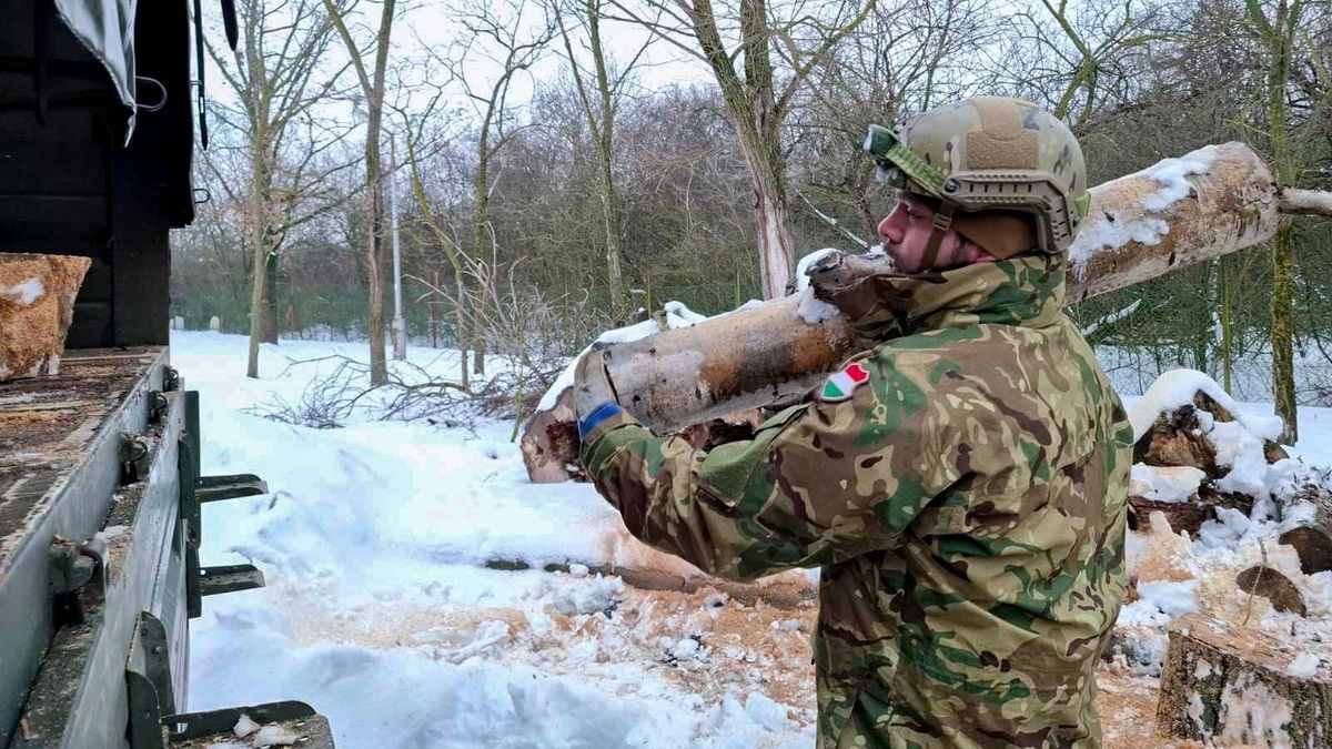 A tüzelő úton van a rászorulókhoz