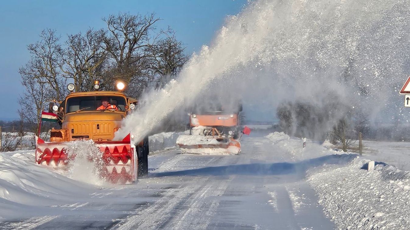 Lázár János elmondta, hogy mi a helyzet a tömegközlekedésben és az utakon