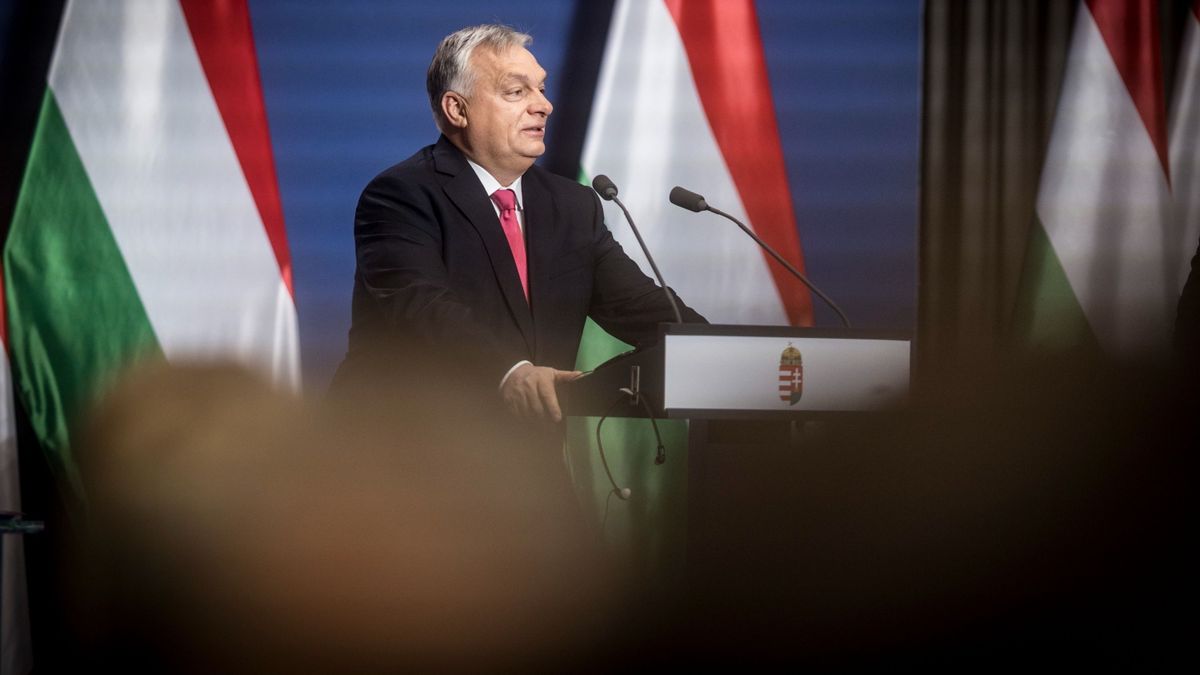 A Népszava munkatársa nekiment a kollégáinak, akik kérdeztek Orbán Viktortól