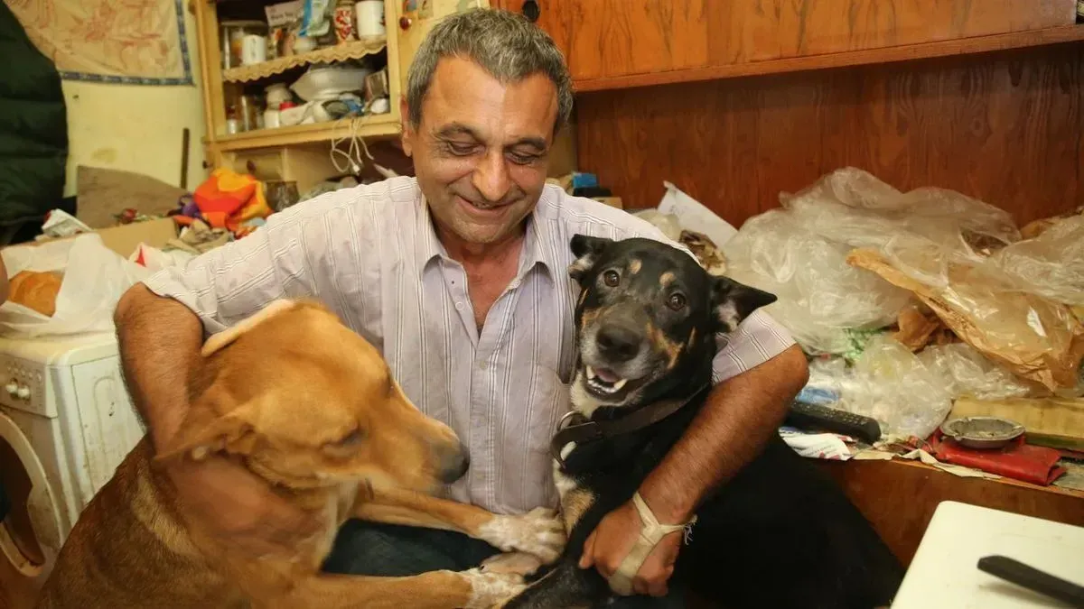 Kegyetlenül végeztek a kedves perecárussal