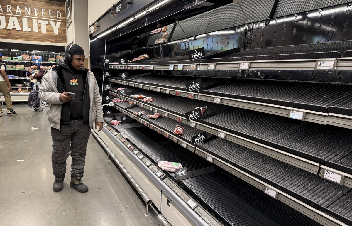 WASHINGTON, DC, UNITED STATES - JANUARY 23: People shop at a supermarket as shelves are left empty ahead of expected heavy snowfall and freezing temperatures forecast to affect large parts of the United States in the coming days, in Washington, DC, on January 23, 2026. Celal Gunes / Anadolu (Photo by Celal Gunes / Anadolu via AFP)