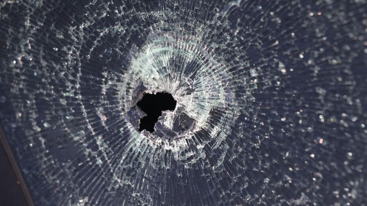 Döbbenet: a felrobbanó drón sem állította meg az ukrán utcaseprőt + videó