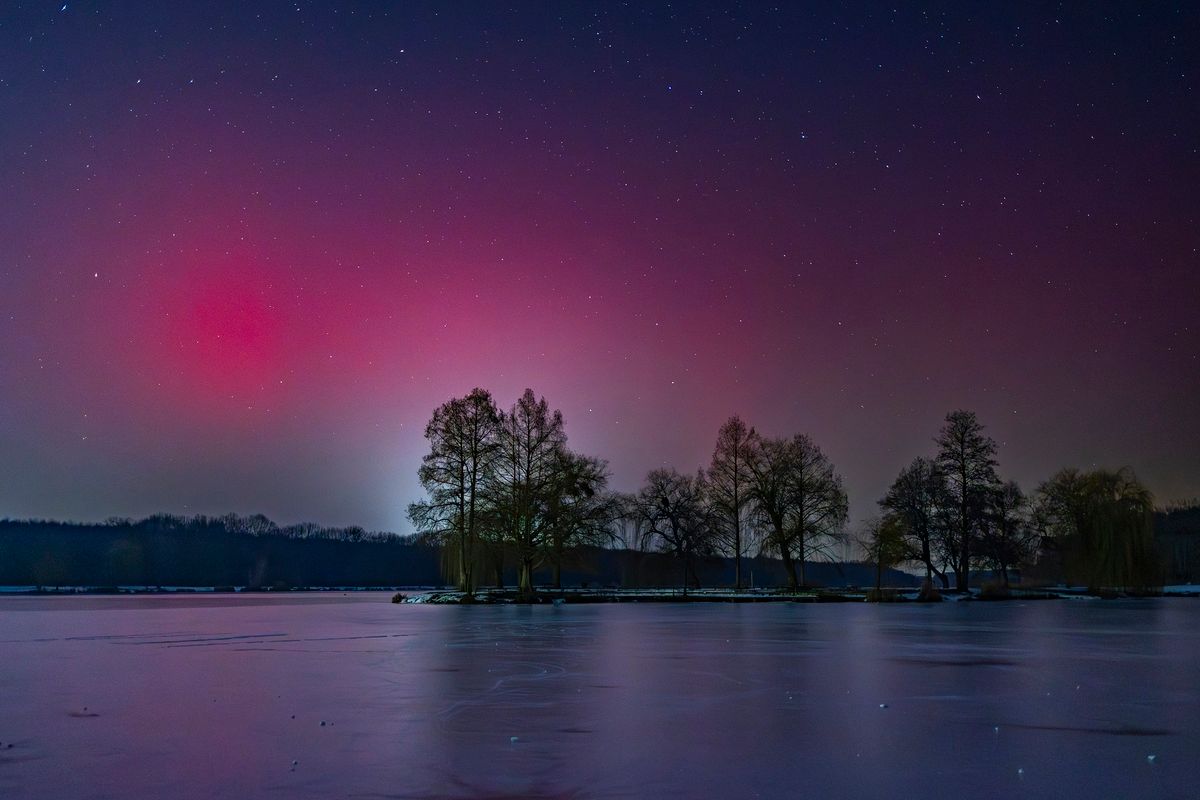 Nagykanizsa, 2026. január 20.
Sarki fény (aurora borealis) látszik az északi égbolton Nagykanizsa határában 2026. január 19-én.
MTI/Varga György