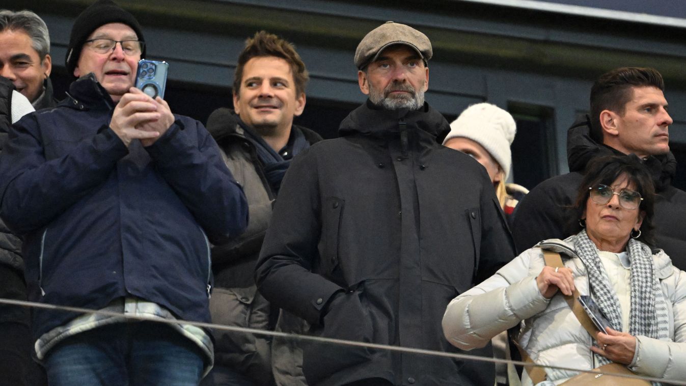 Jürgen Klopp novemberben a Németország–Szlovákia vb-selejtezőn még egy régebbi sapkában tűnt fel