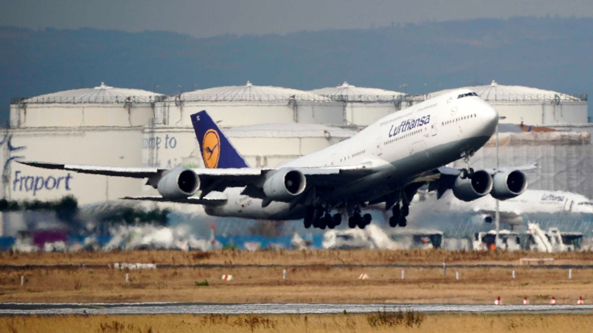 Kényszerleszállást végzett egy repülő Budapesten