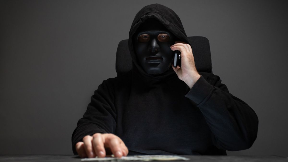 Nagy-Britanniából hívogatták a magyar időseket, több millió forintot szereztek unokázós csalással