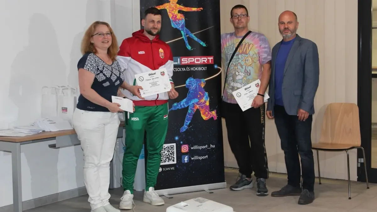 Balról jobbra: Biró J. Amália csapatvezető, Marosi Kristian szövetségi kapitány, Nagy Gábor bandyedző, Ádámfi Attila, az MBSZ elnöke