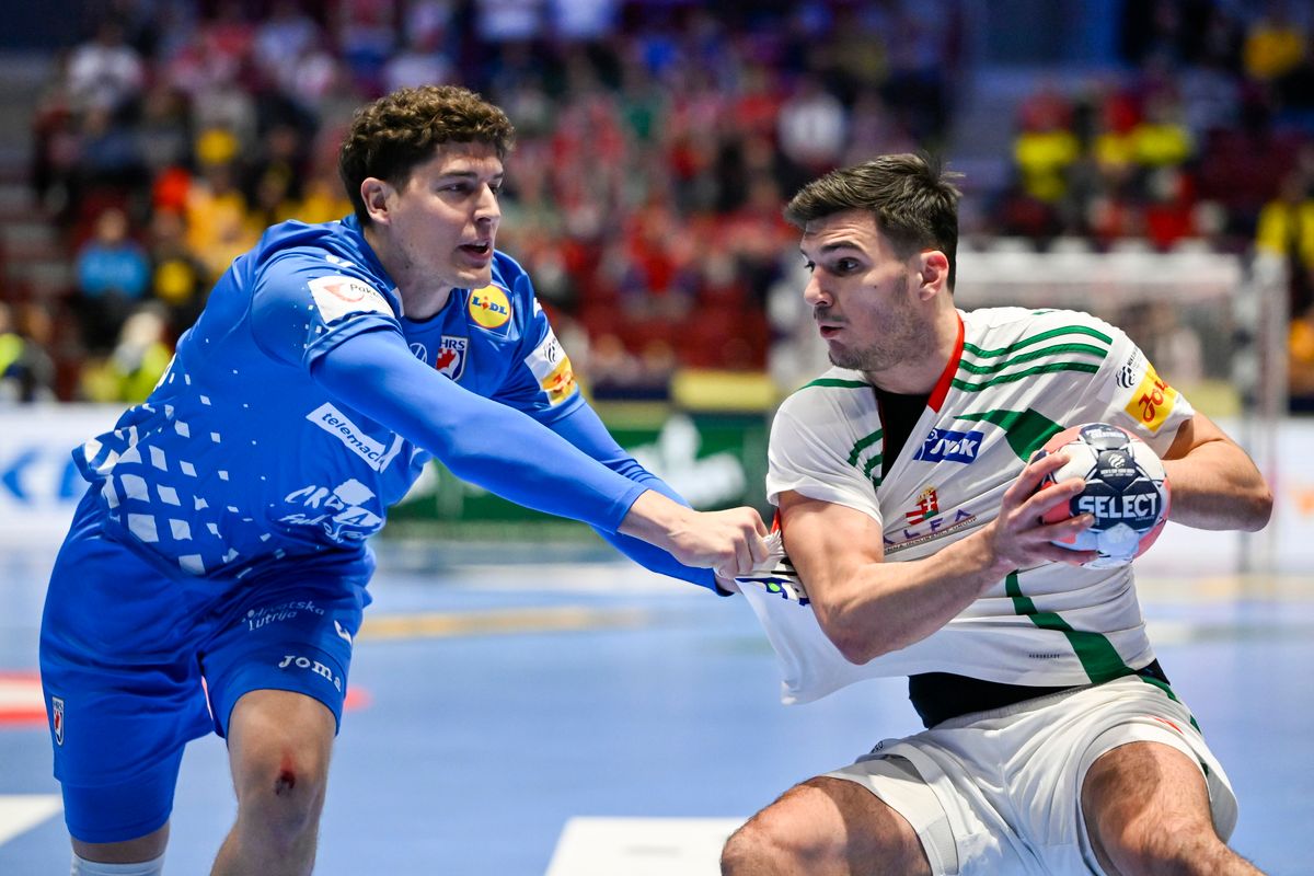 Malmö, 2026. január 28.
Fazekas Gergő (j) és a horvát Luka Lovre Klarica a dán-norvég-svéd közös rendezésű férfi kézilabda-Európa-bajnokság középdöntőjének 4. fordulójában, a II. csoportban játszott Horvátország - Magyarország mérkőzésen a svédországi Malmö Arénában 2026. január 28-án.
MTI/Hegedüs Róbert