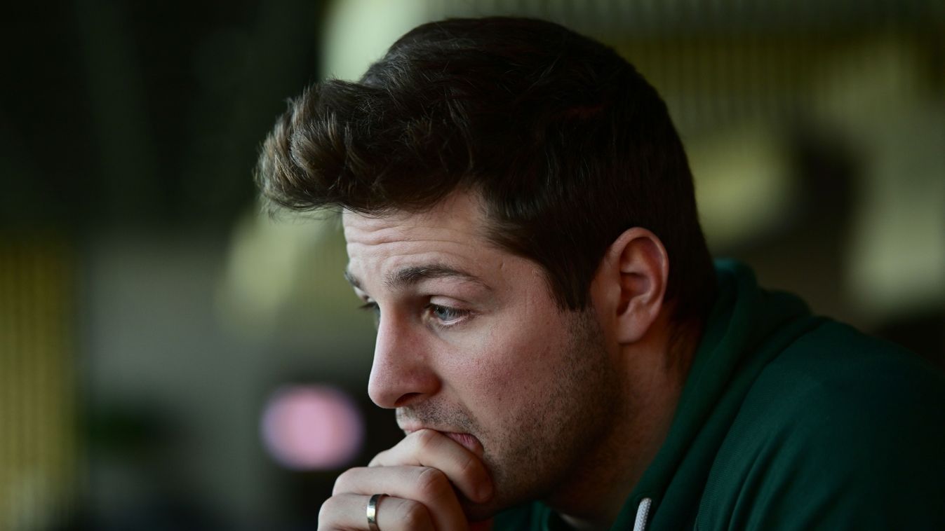 férfivízilabda-válogatott
Belgrád, 2026. január 19.
Manhercz Krisztián, a belgrádi férfi Európa-bajnokságon szereplő magyar vízilabda-válogatott csapatkapitánya interjút ad az MTI újságírójának a csapat szálláshelyén Belgrádban 2026. január 19-én.
MTI/Cze