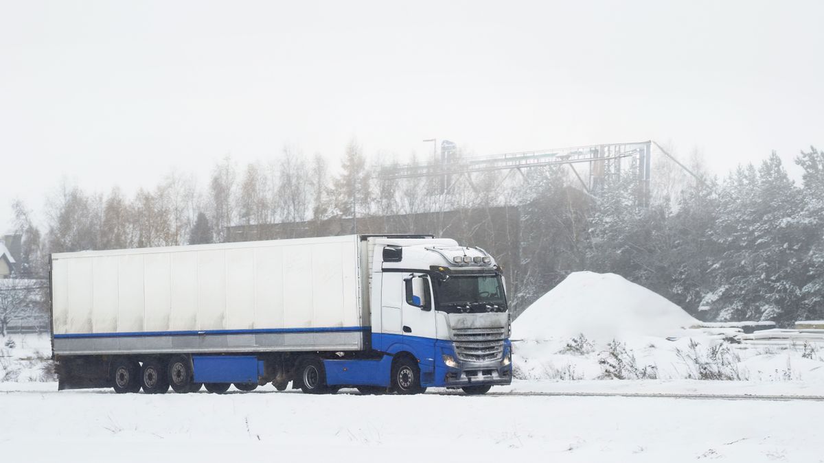 Mutatjuk, hol korlátozzák a kamionforgalmat a havazás miatt