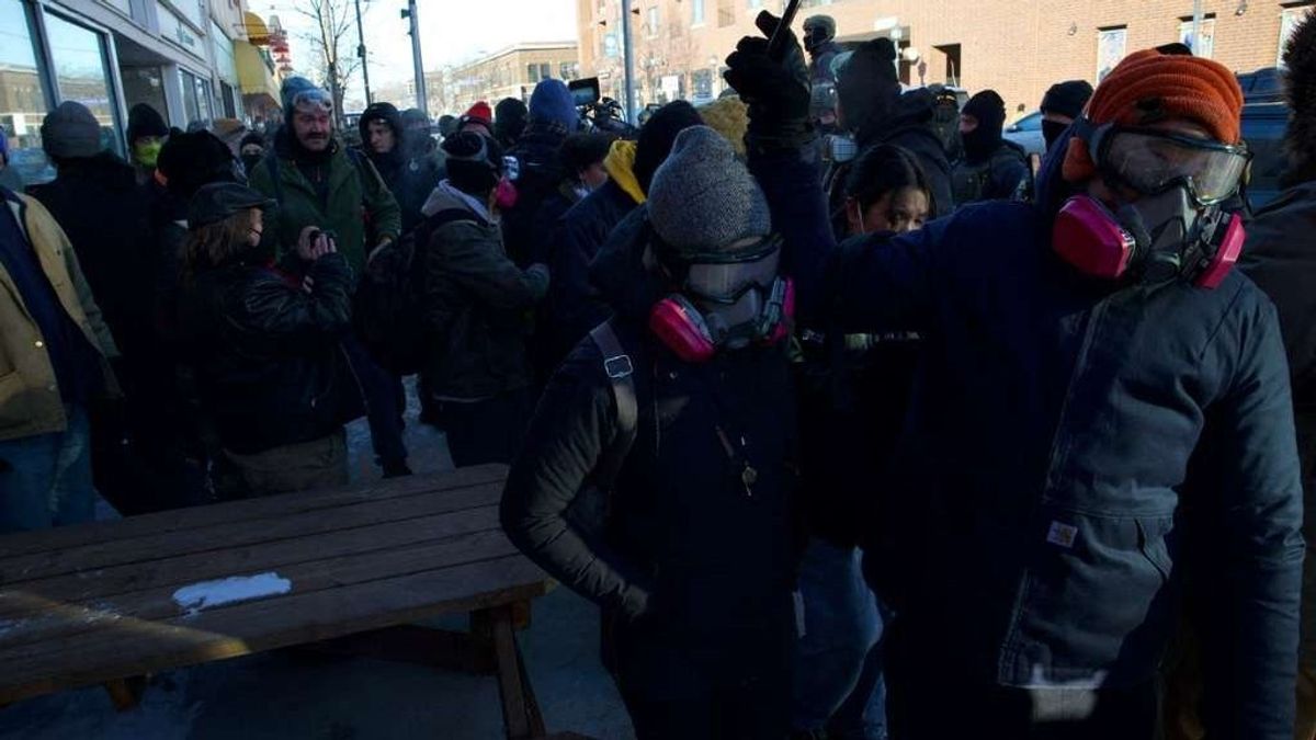 Felfegyverzett férfi ellen kellett intézkednie az amerikai bevándorlási hatóságnak