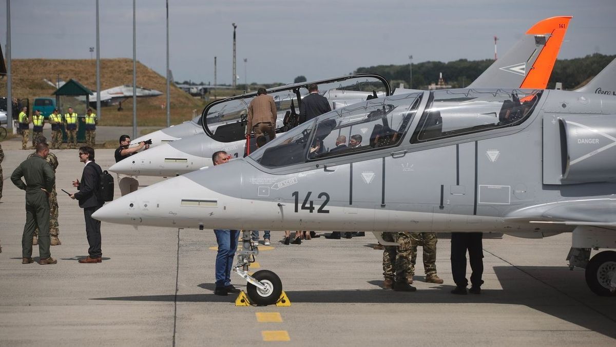 Az ukránok már várják a magyar vadászgépeket, dörzsölik a tenyerüket, remélik a Fidesz bukását