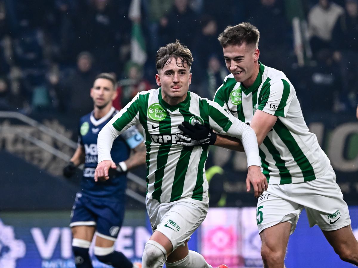 A paksiak első felcsúti gólját szerző Horváth Kevin (balra), valamint Szendrei Ákos öröme érthető, a Paksi FC az NB I élére állt szombati győzelmével