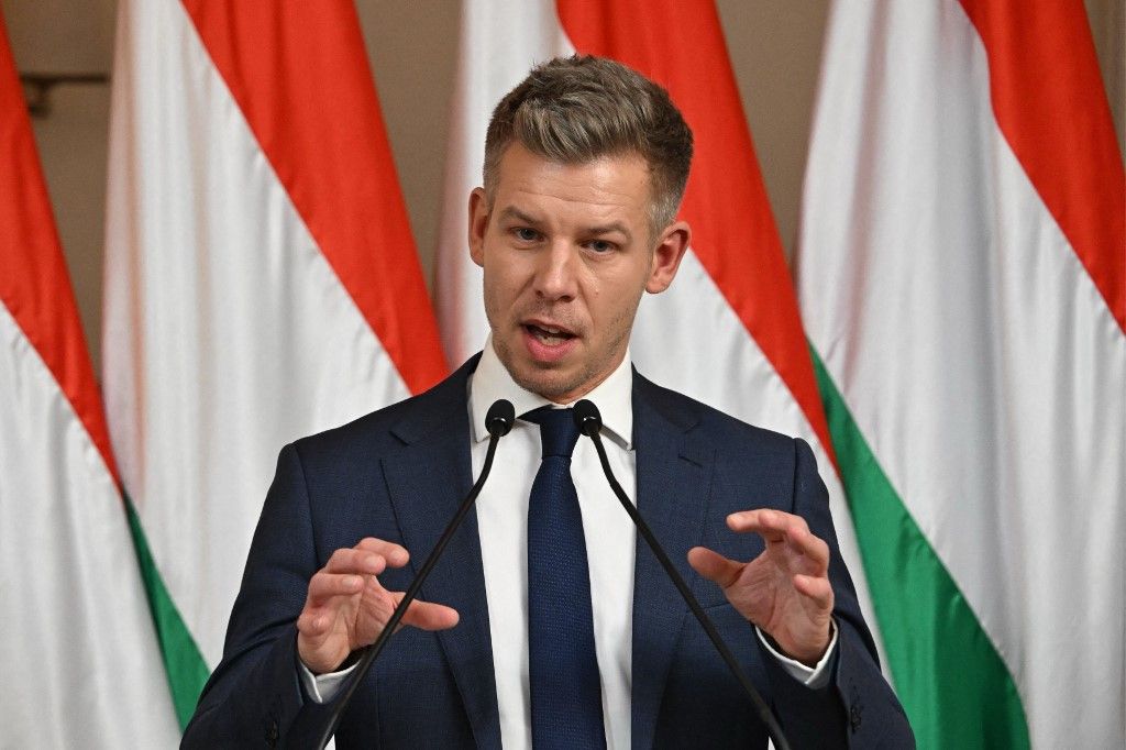 Magyar Péter tegnap bement az ATV-be, és ott is letagadta a migrációs szavazatukat (Fotó: ATTILA KISBENEDEK / AFP)