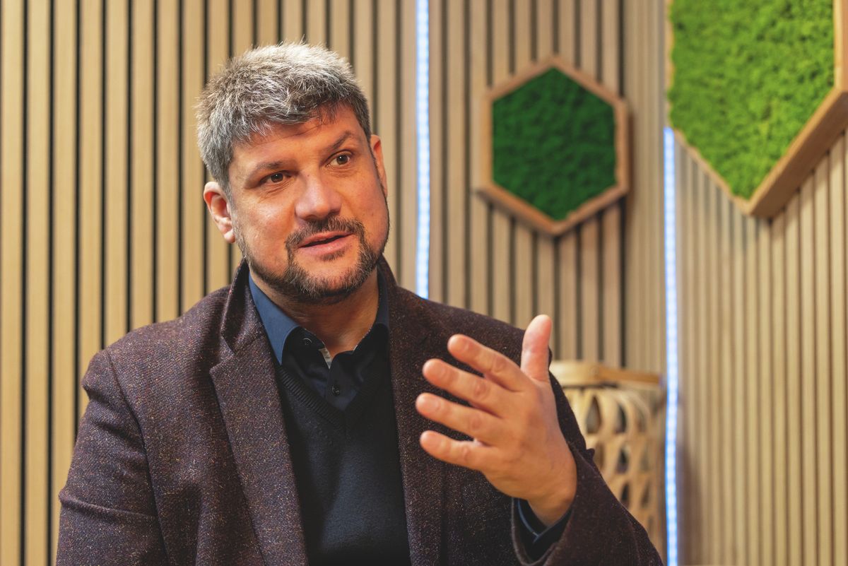 Márk Tibor története szórakoztató, megbotránkoztató és szívderítő: az egykori drogosból függőket segítő szakember, apa és üzletember lett