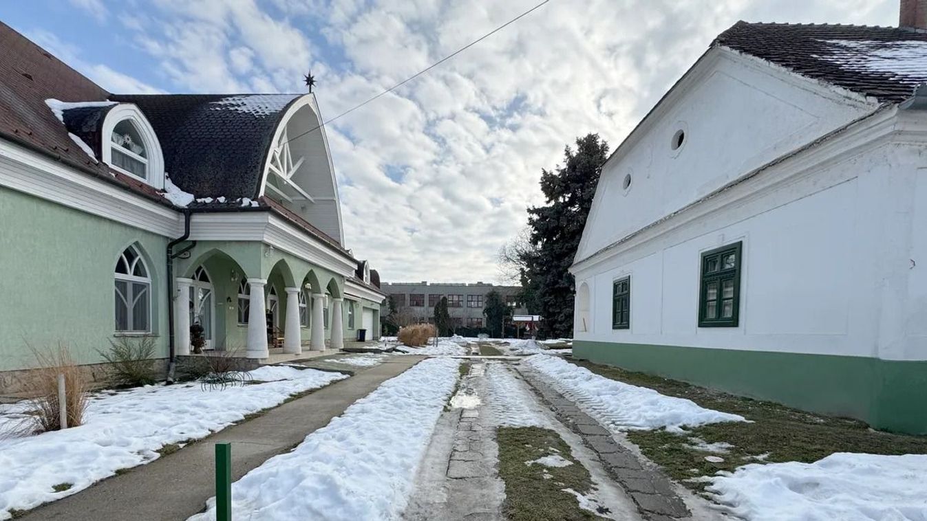 Az ötéves kisfiú a szabadszállási parókia kertjében szenvedett égési sérüléseket.
Máté Krisztián / Bors