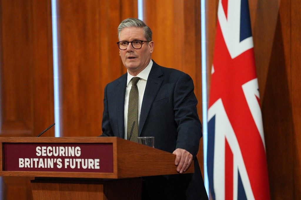 Britain's Prime Minister Keir Starmer makes a statement in the Downing Street Briefing room in central London on April 11, 2025 on parliament passing emergency legislation to take control of British Steel. British lawmakers will debate legislation to give the government "the power to direct steel companies" at an emergency session on the future of British Steel Saturday, Downing Street said Friday. (Photo by Carl Court / POOL / AFP)