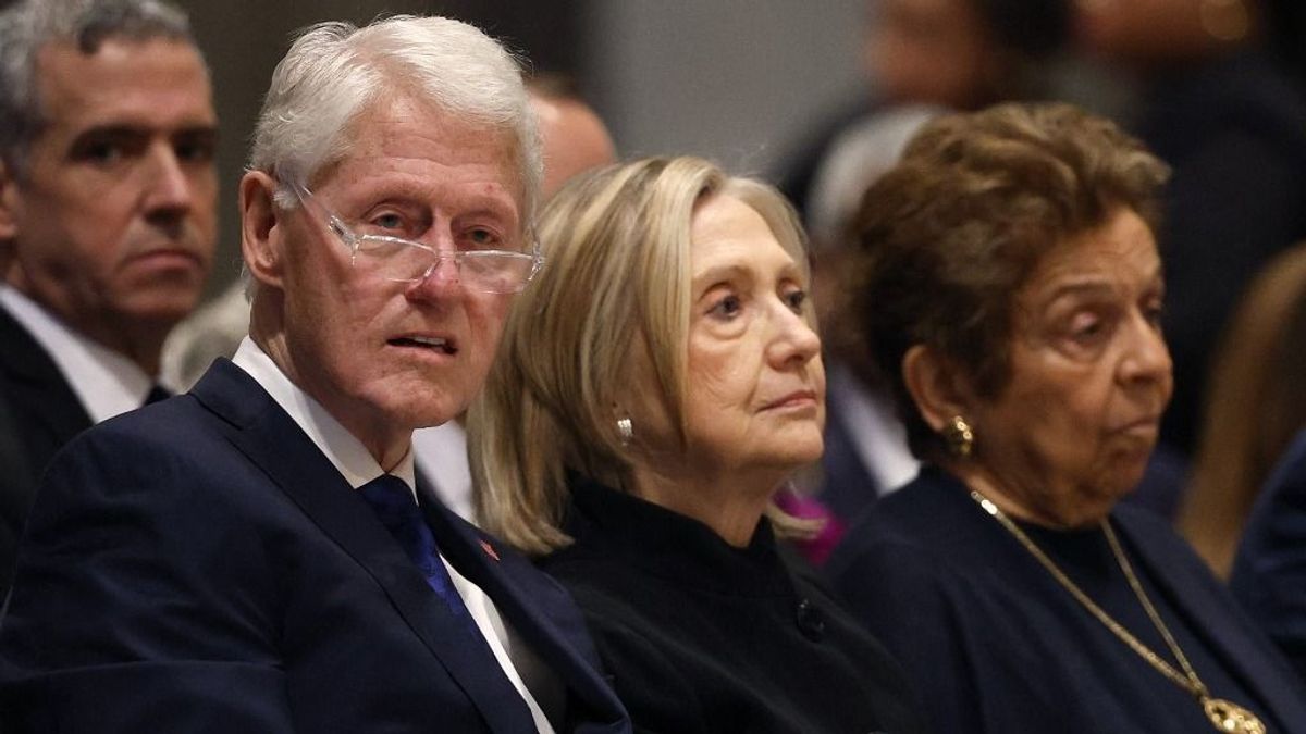 Meglepő fordulat: beidézték a Clinton házaspárt