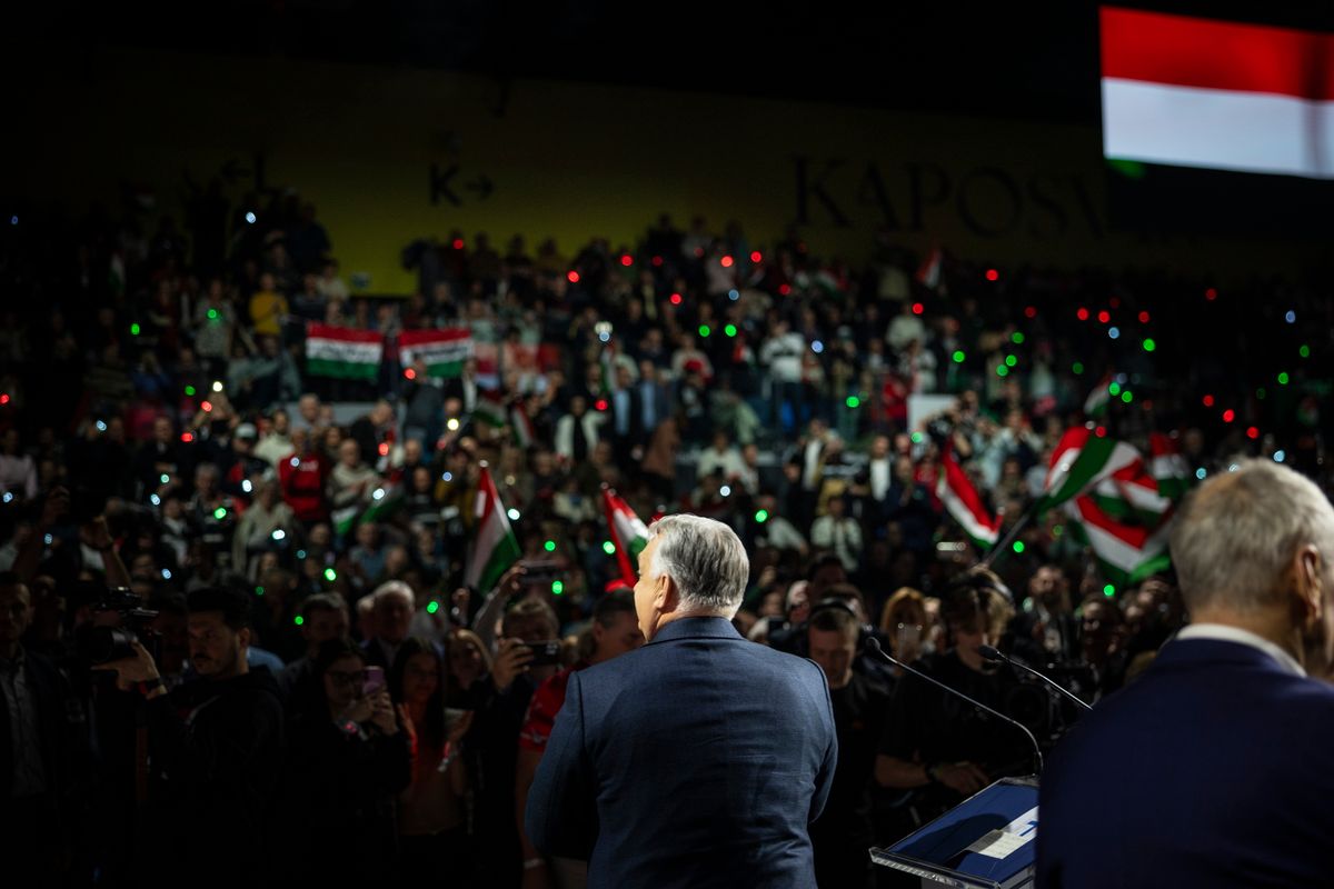 Kaposvár, 2026. január 24.
A Miniszterelnöki Kommunikációs Főosztály által közreadott képen Orbán Viktor miniszterelnök, a Fidesz elnöke (középen háttal) a Digitális Polgári Körök által szervezett háborúellenes gyűlésen a Kaposvár Arénában 2026. január 24-én.
MTI/Miniszterelnöki Kommunikációs Főosztály/Fischer Zoltán