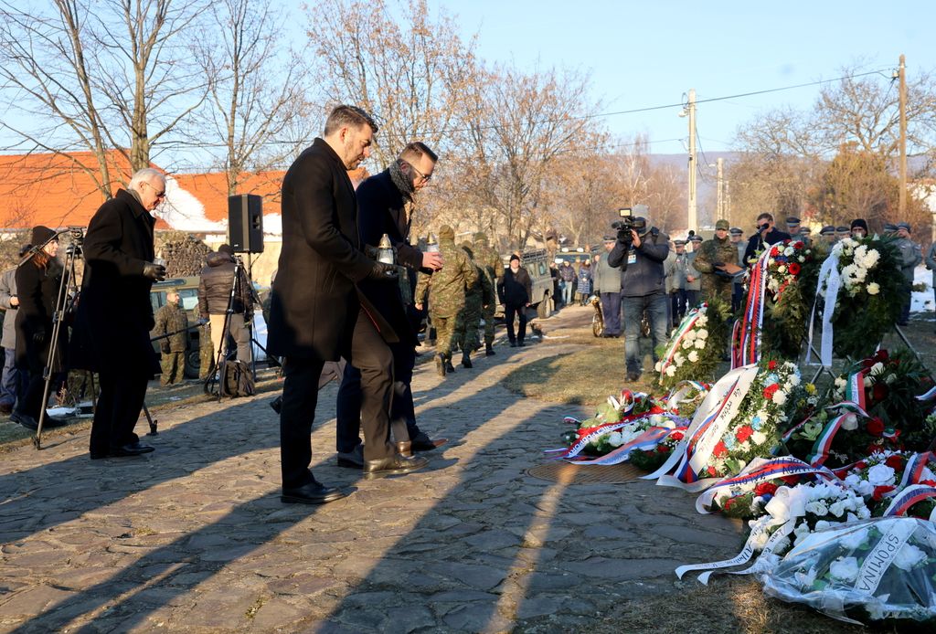 Megemlékezés a hejcei katasztrófa huszadik évfordulóján a Borsó-hegyen