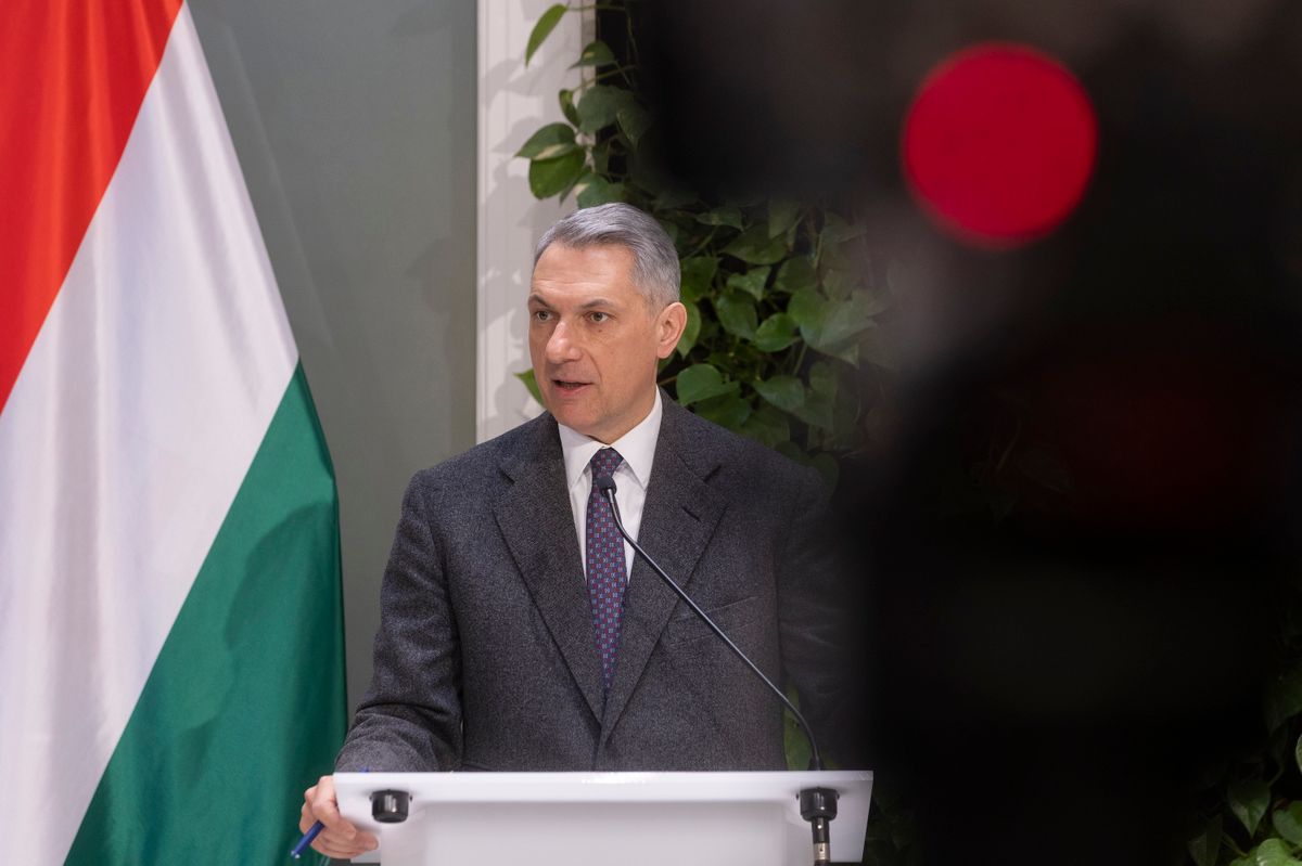 Budapest, 2026. január 12.
Lázár János építési és közlekedési miniszter a Közlekedésinfó sajtótájékoztatón az Építési és Közlekedési Minisztériumban 2026. január 12-én.
MTI/Kocsis Zoltán