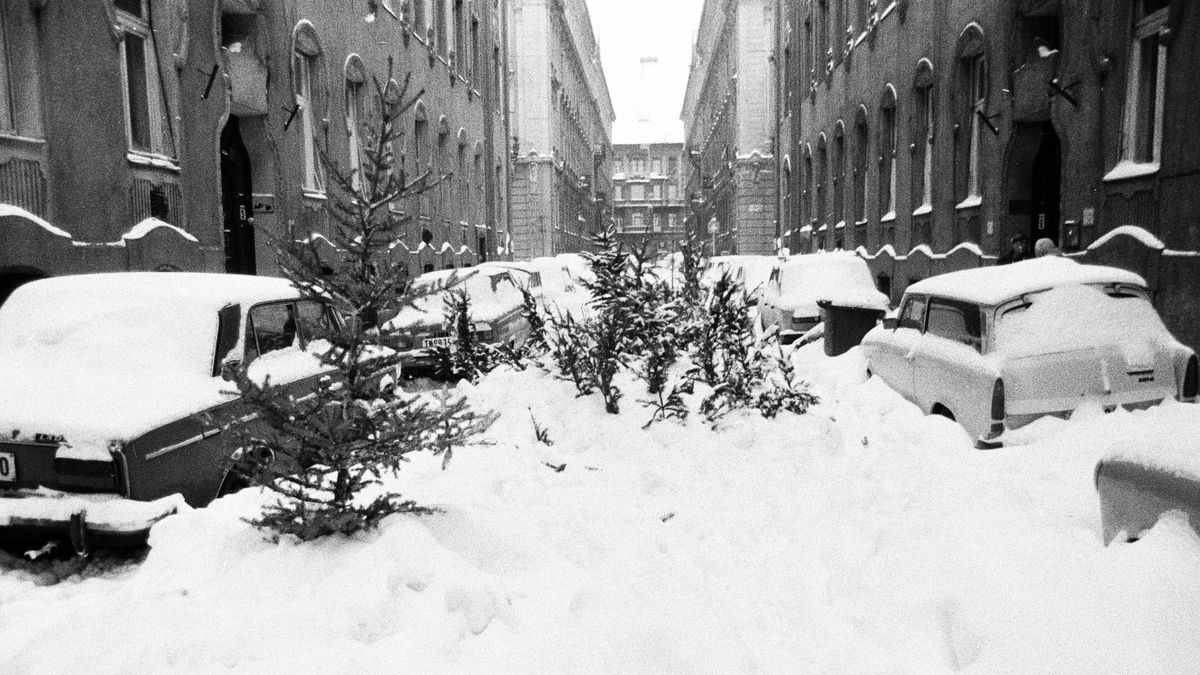 Se előre, se hátra: sokáig emlegették az autósok az 1987-es telet - képek