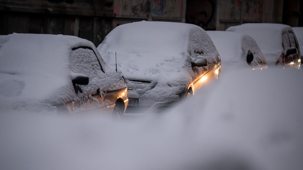 Hóhelyzet: valamennyi állami szerv teljes kapacitással dolgozik, az operatív törzs az önkormányzatokat is erre kéri
