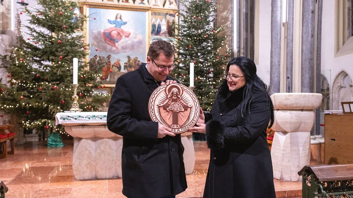 Nemzeti imáink elevenednek meg Józsa Judit különleges kiállításán