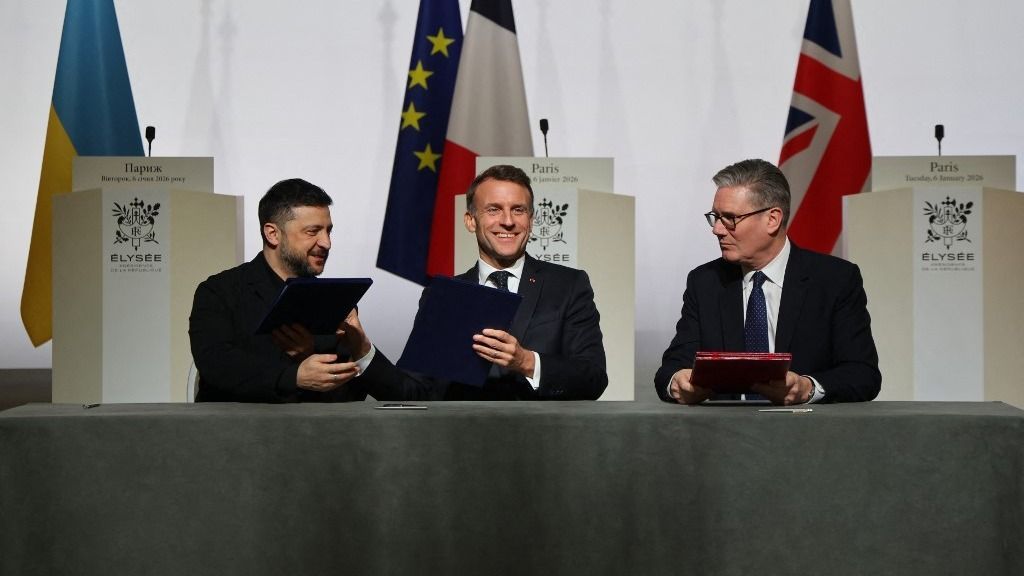 Volodimir Zelenszkij , Emmanuel Macron és Kier Starmer