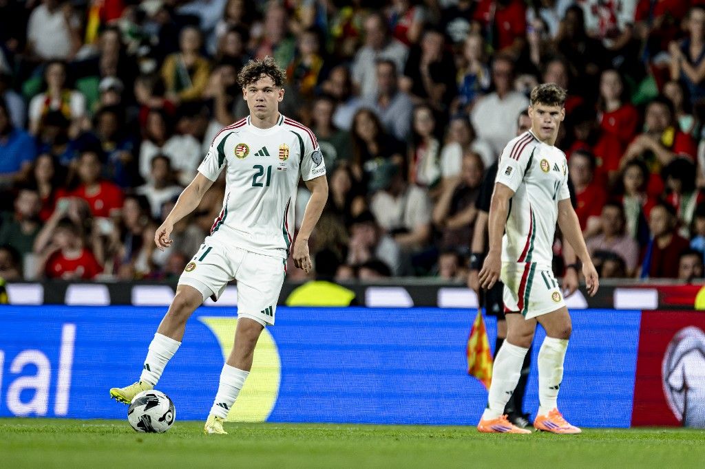 Tóth Alex (labdával) fejlődése gyors és folyamatos volt. Tavaly debütált a válogatottban, az idén pedig a Ferencvárostól a Bournemouth csapatához igazolt