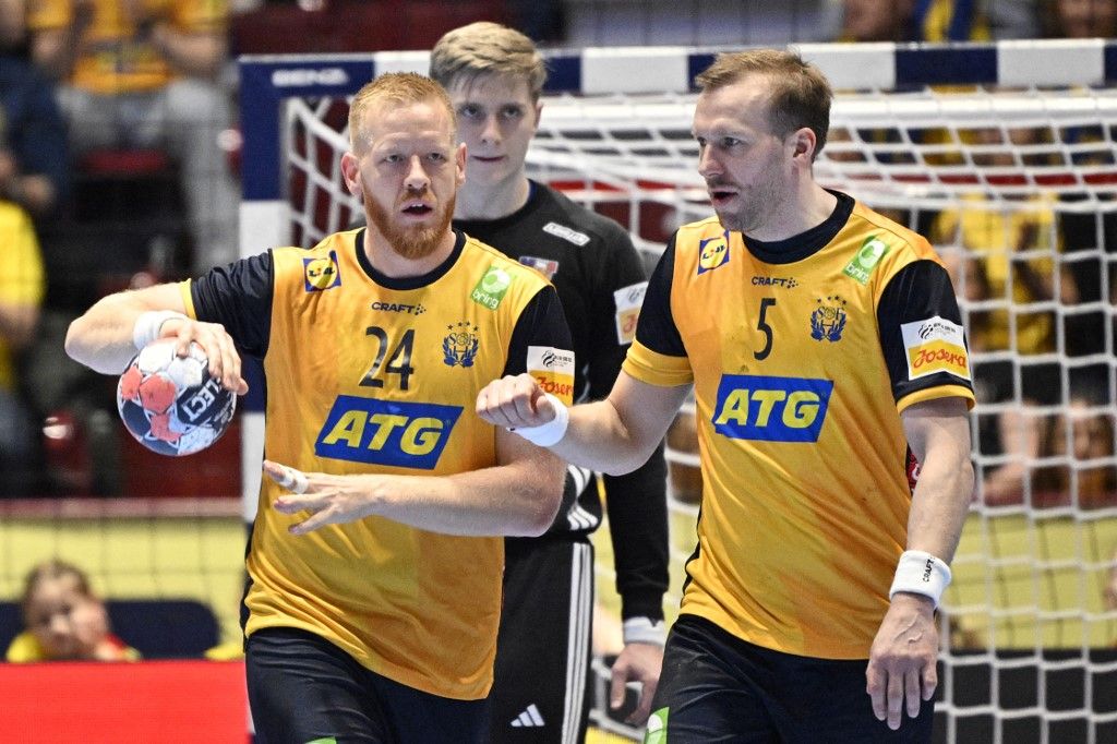 Jim Gottfridsson (balra) és Max Darj is csalódott a vereség miatt, de Svédország továbbra is esélyes a férfikézilabda Eb elődöntőjébe jutásra